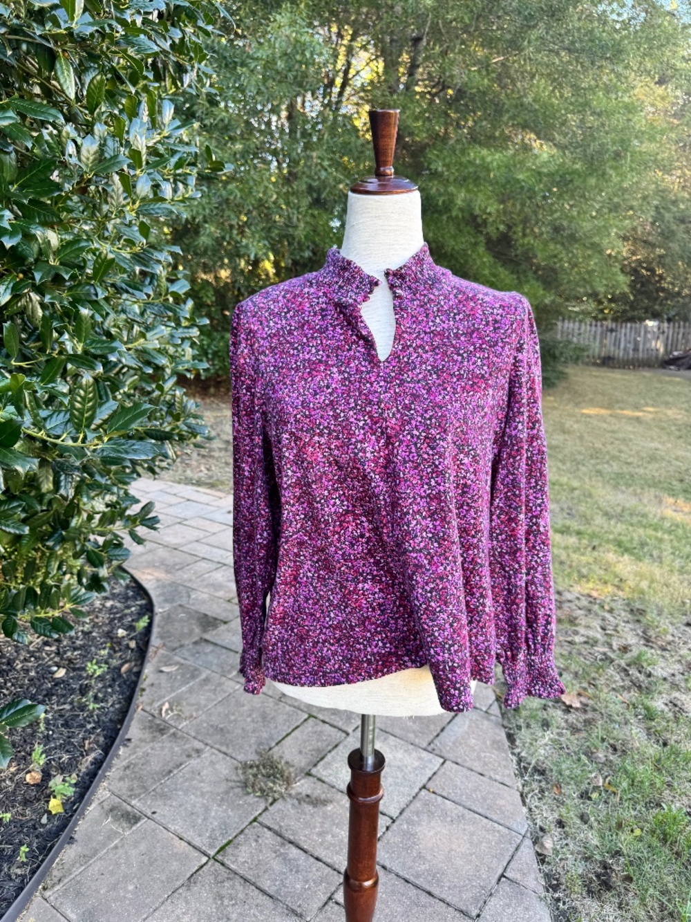 J Jill Floral Blouse - Keyhole Neck - Long Sleeve Smocked Cuff- L Petite